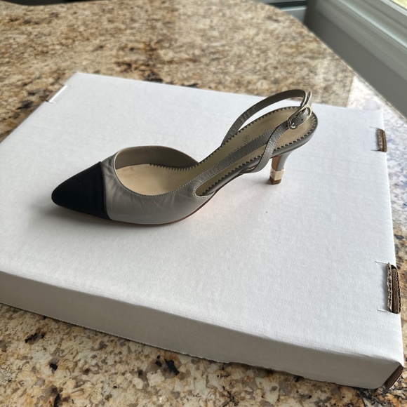 Chanel gray & black slingbacks - Picture 1 of 6
